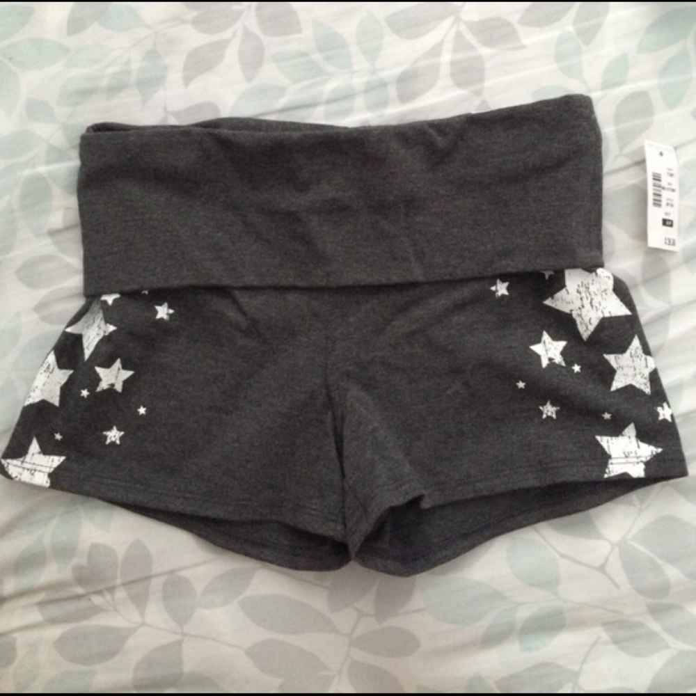 Yoga Shorts w Star Designs on the Side